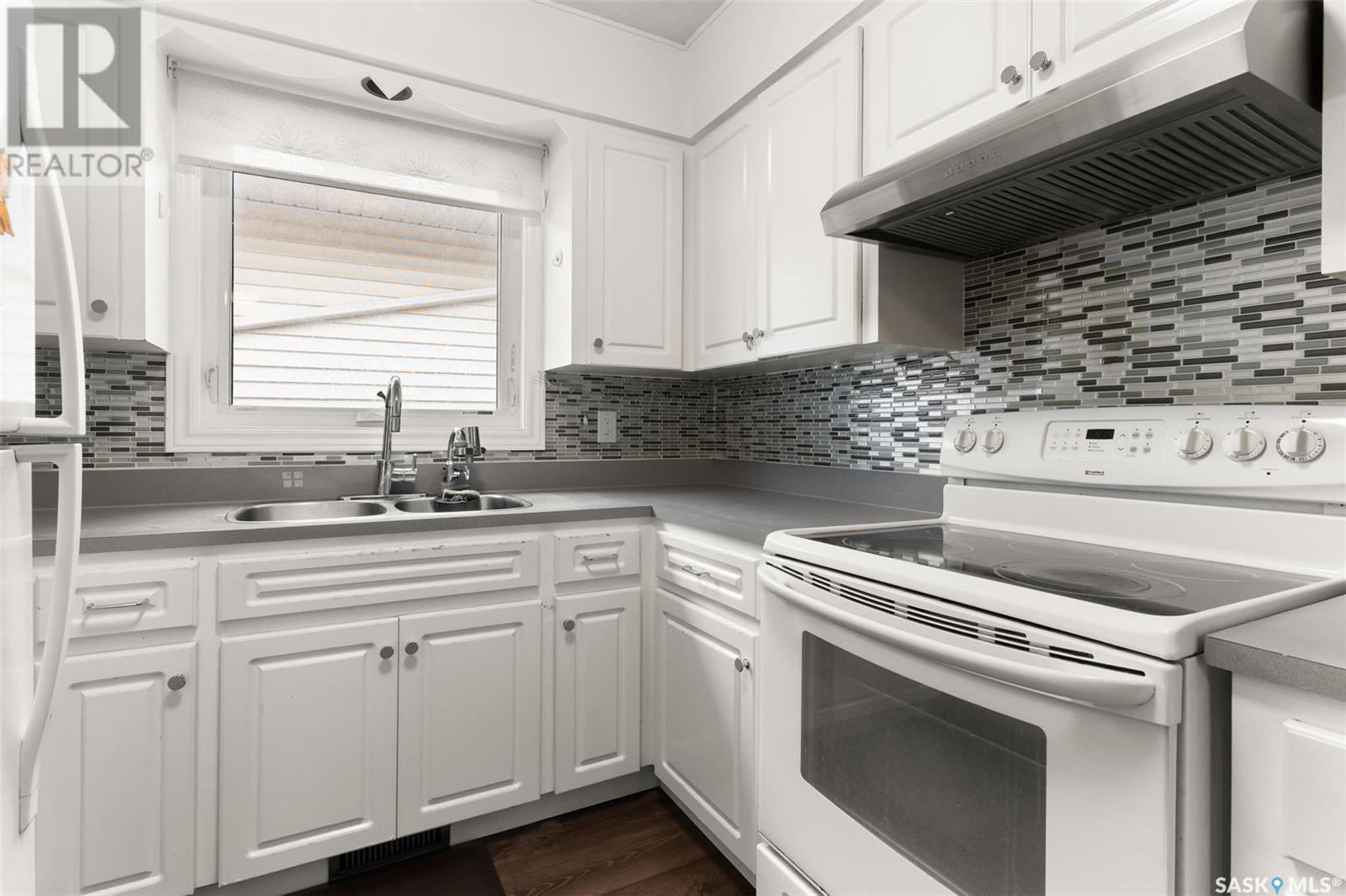 Photo 19 of 430 St John Street, Regina SK