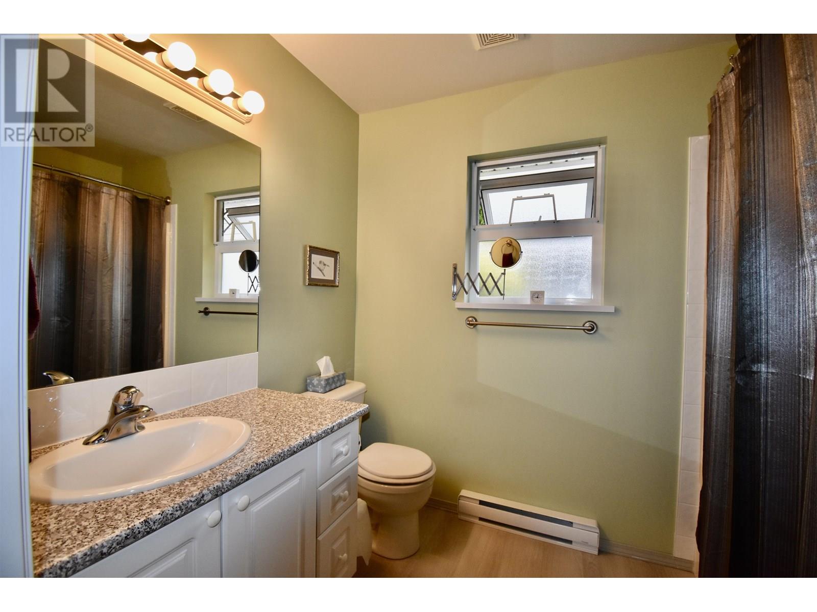 22 535 SHAW ROAD, Gibsons