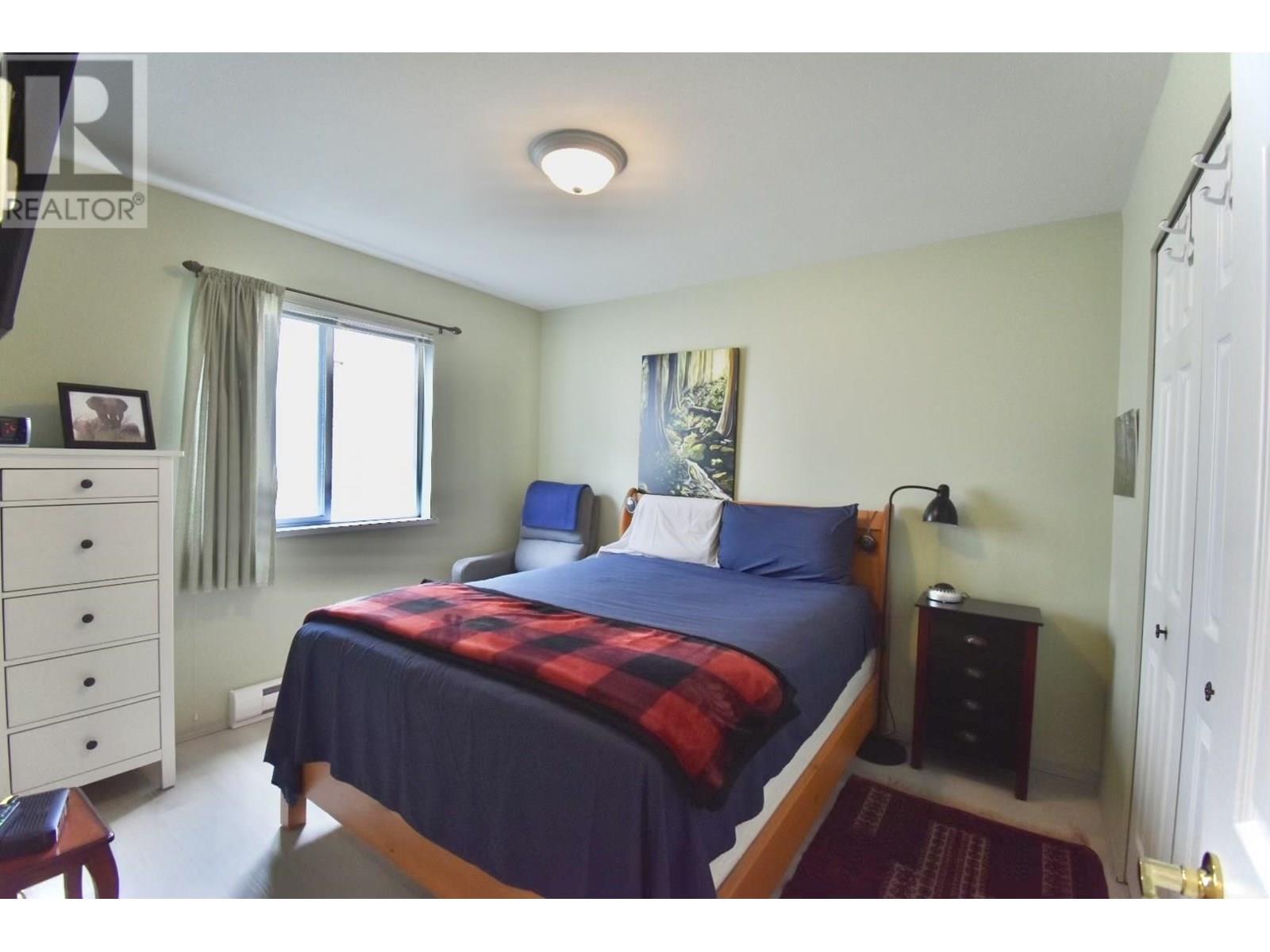 22 535 SHAW ROAD, Gibsons