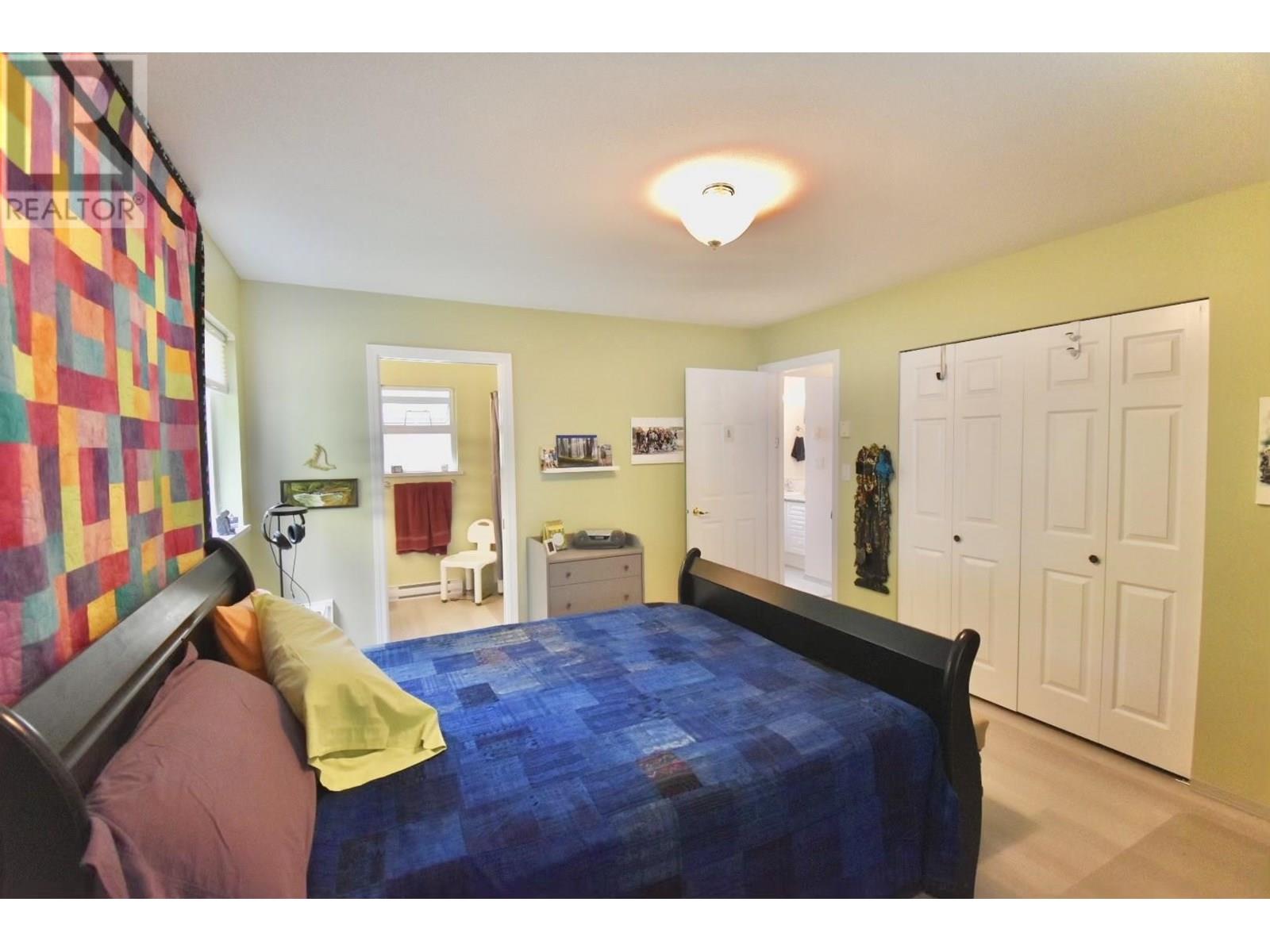 22 535 SHAW ROAD, Gibsons