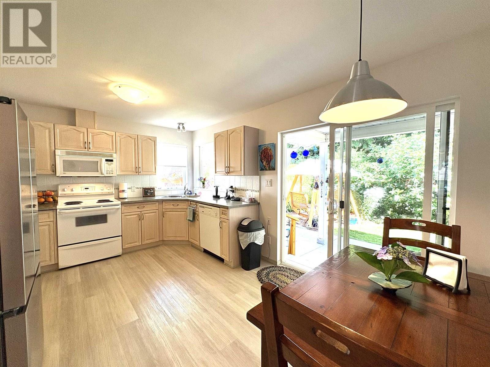22 535 SHAW ROAD, Gibsons