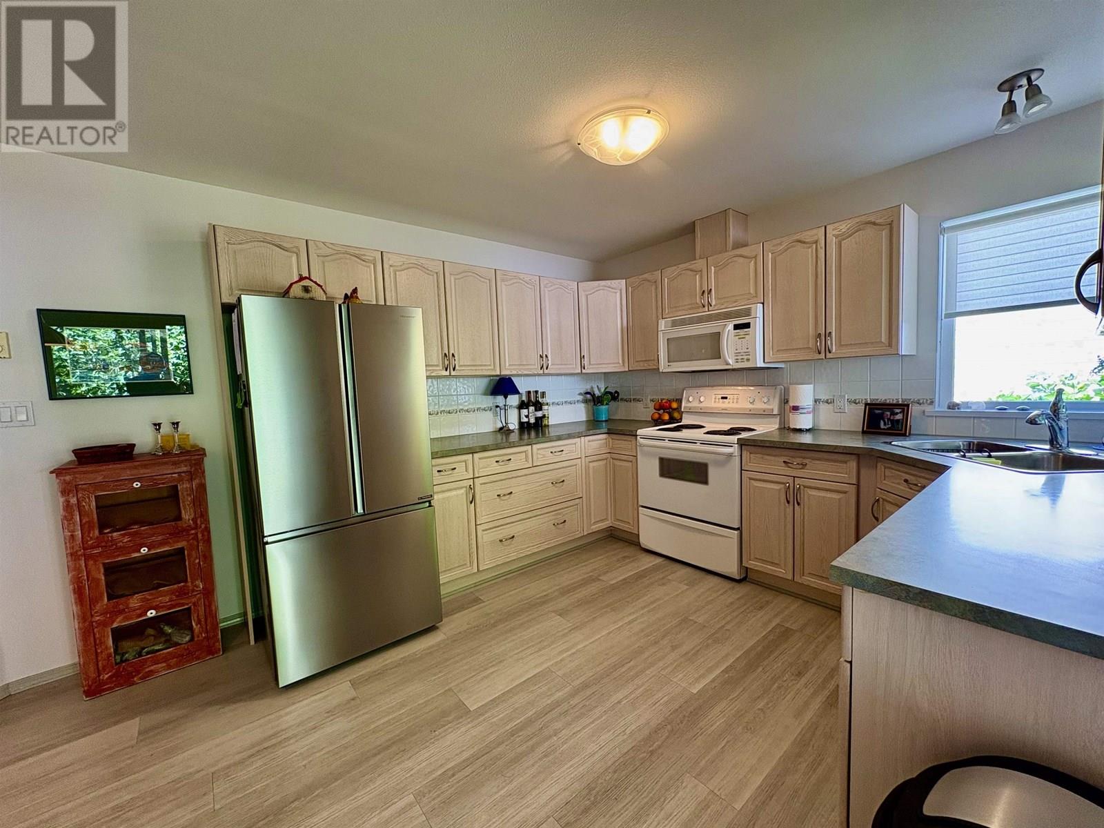 22 535 SHAW ROAD, Gibsons