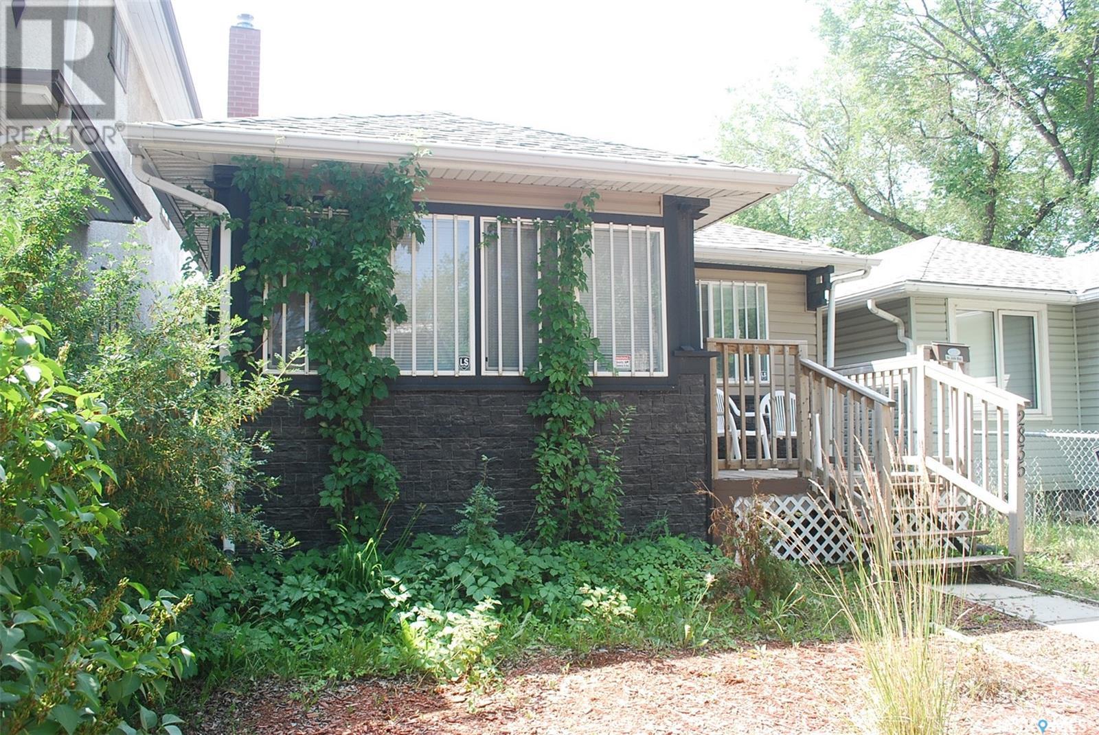 Photo 10 of 2835 Dewdney Avenue, Regina SK