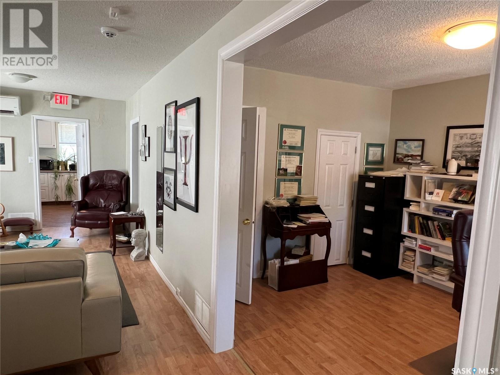 Photo 14 of 2835 Dewdney Avenue, Regina SK