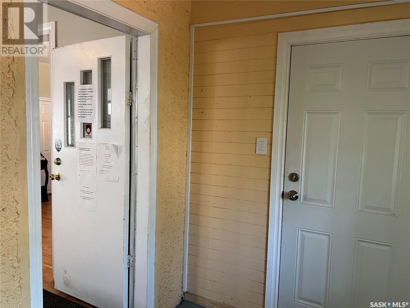 Photo 2 of 2835 Dewdney Avenue, Regina SK