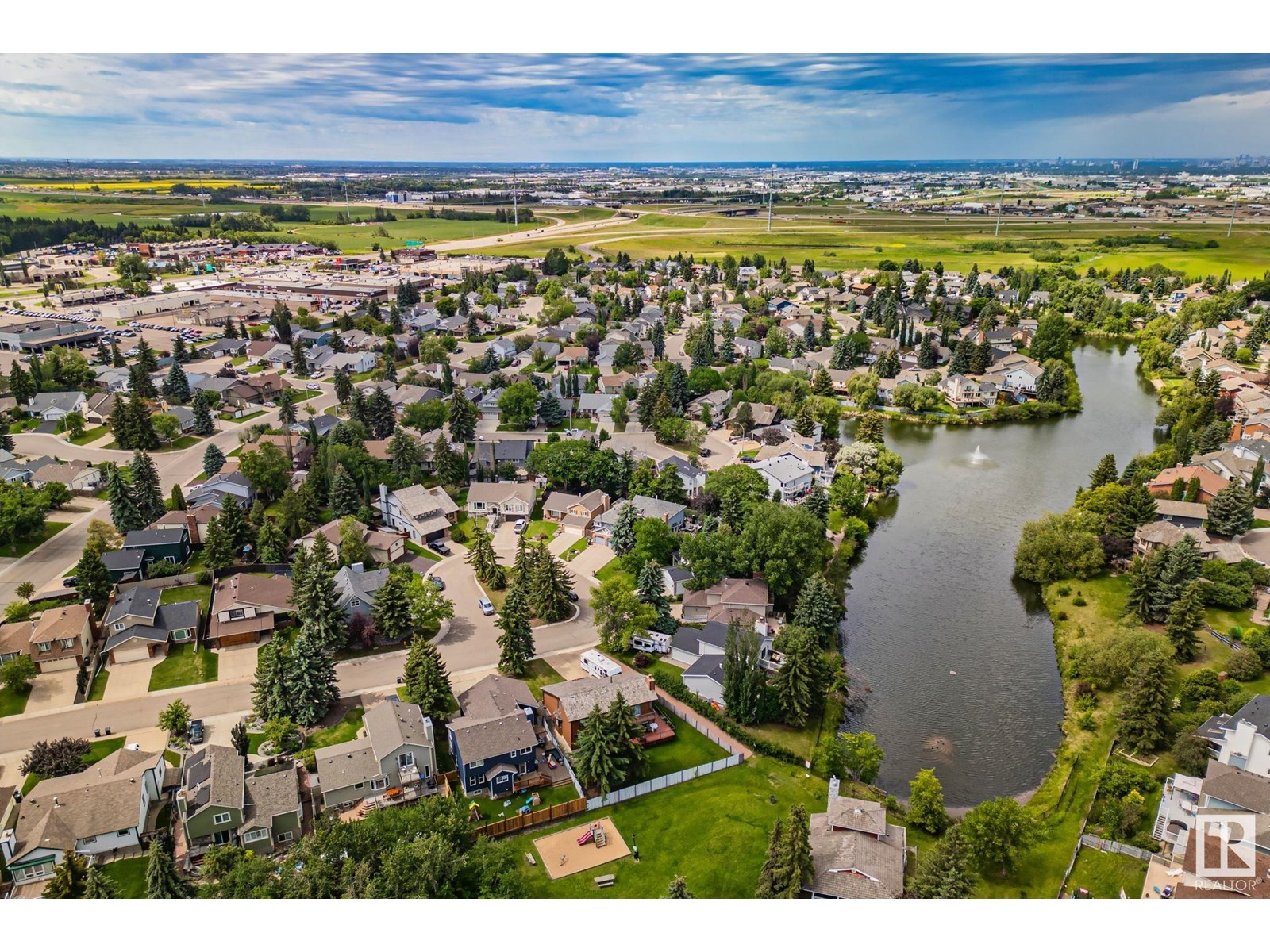 Photo 33 of 122 Village Do, Sherwood Park AB