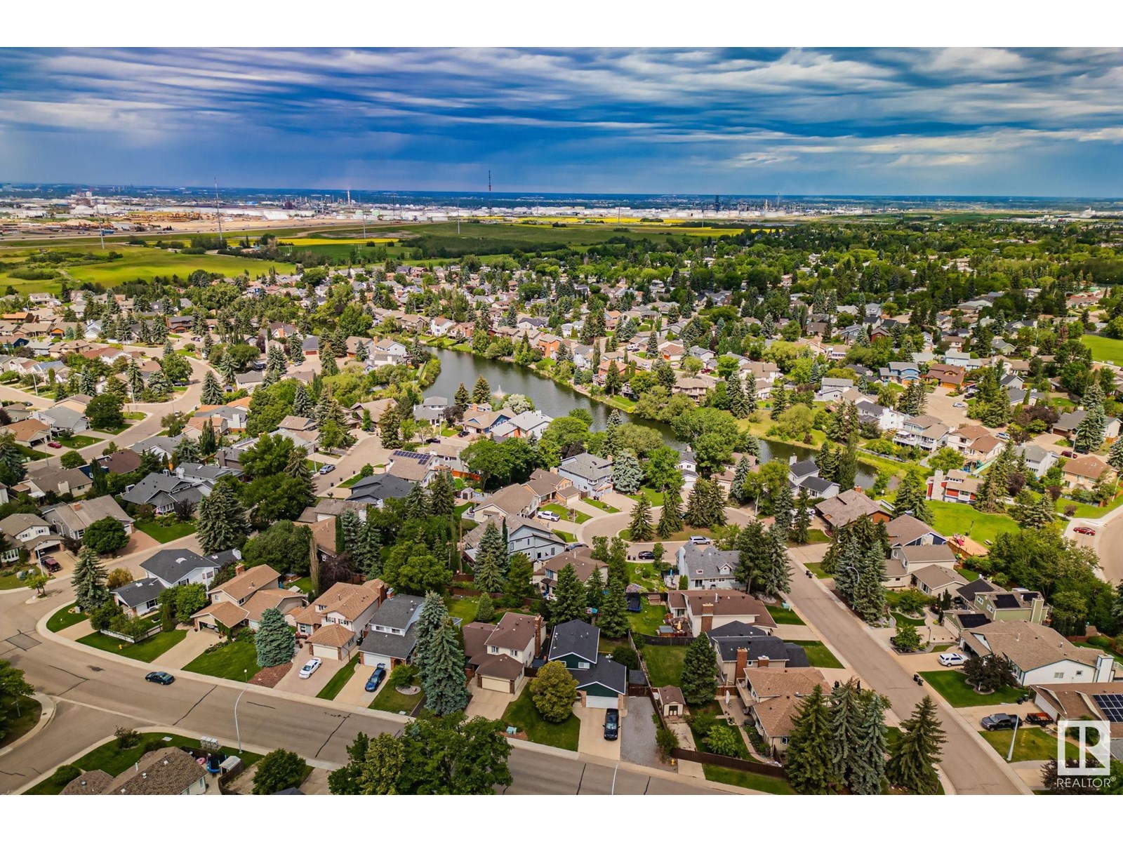 Photo 38 of 122 Village Do, Sherwood Park AB