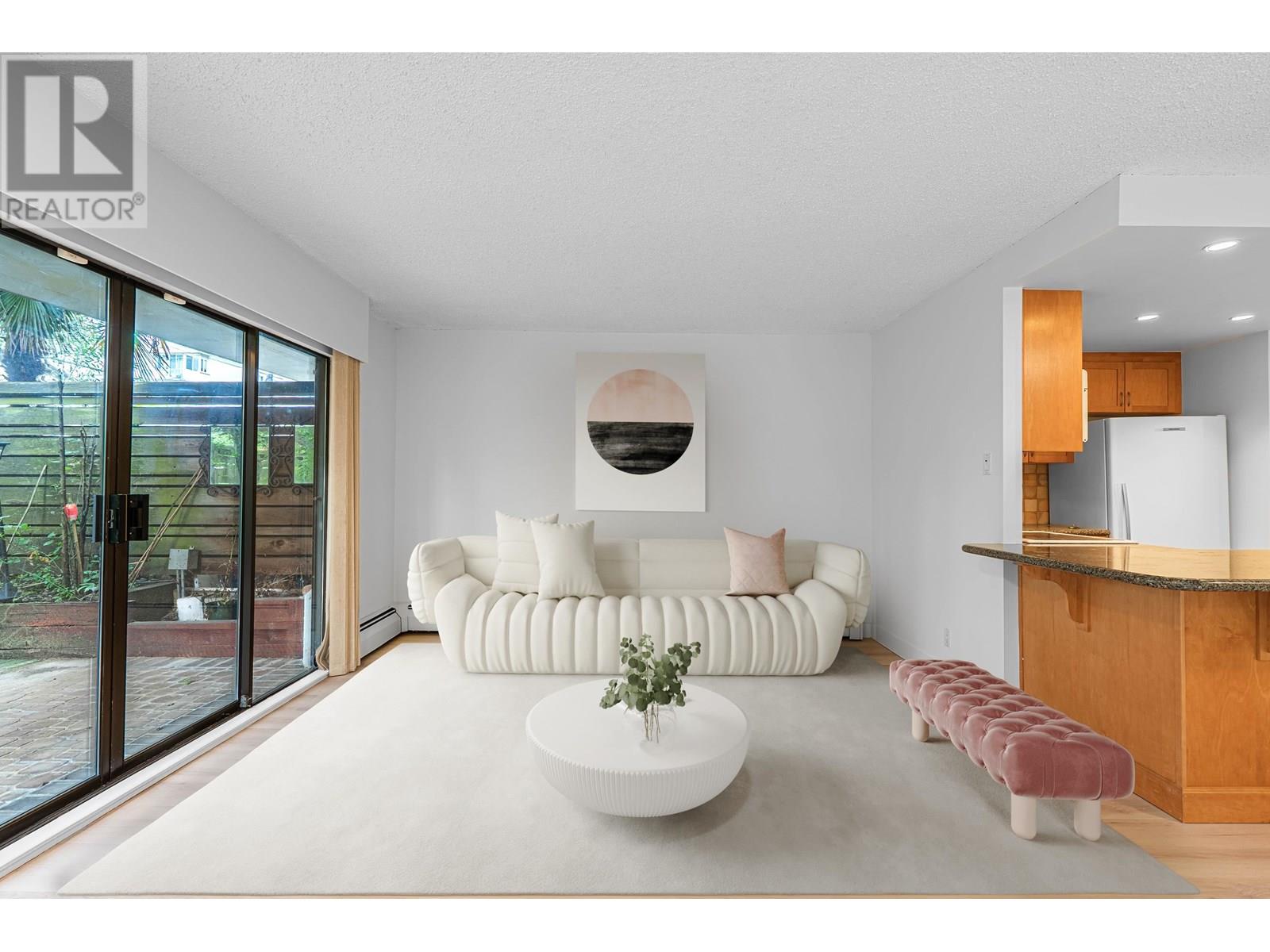 102 747 17TH STREET, West Vancouver