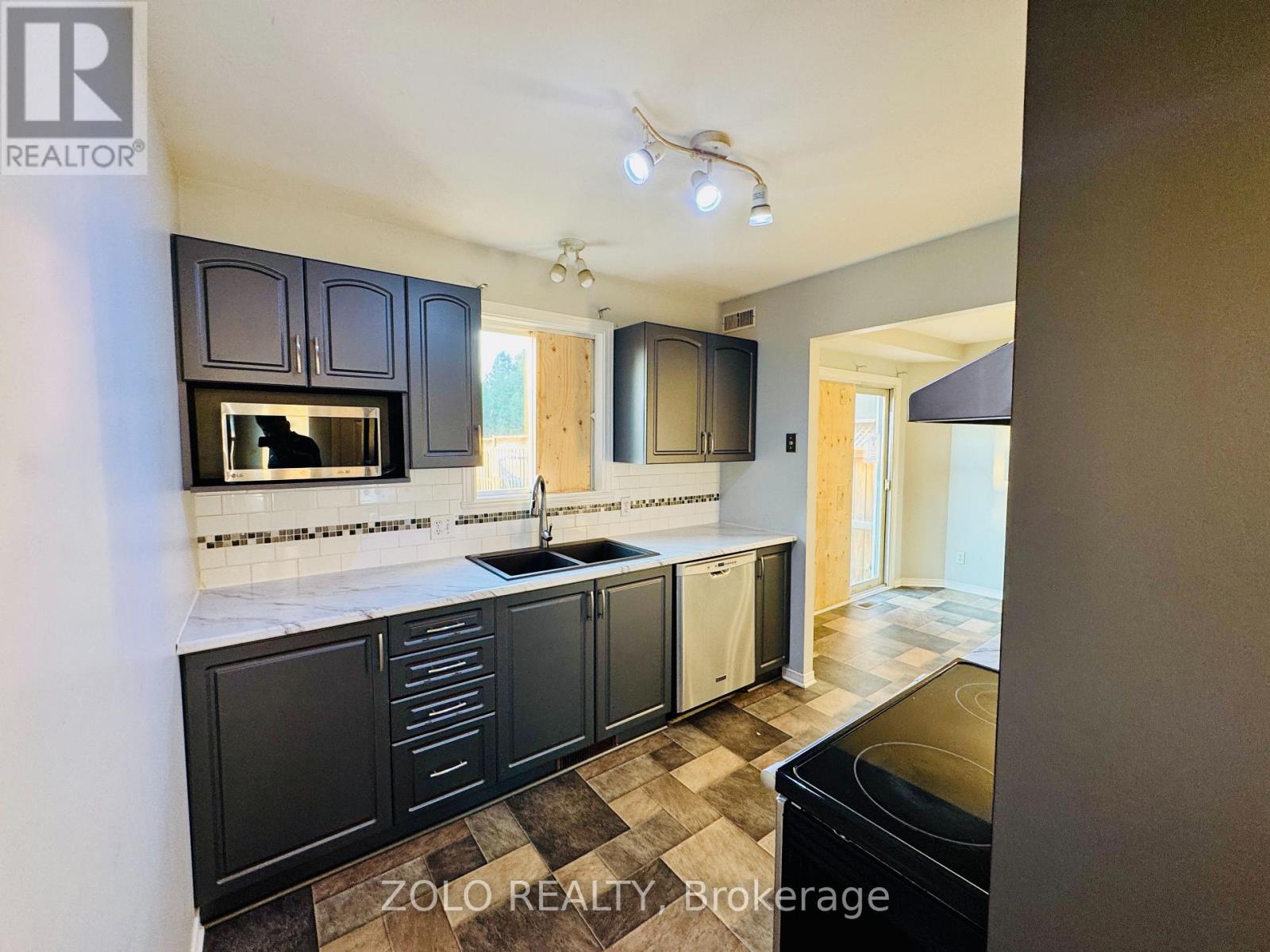 Photo 11 of 2313 Emily Crescent, Cornwall ON