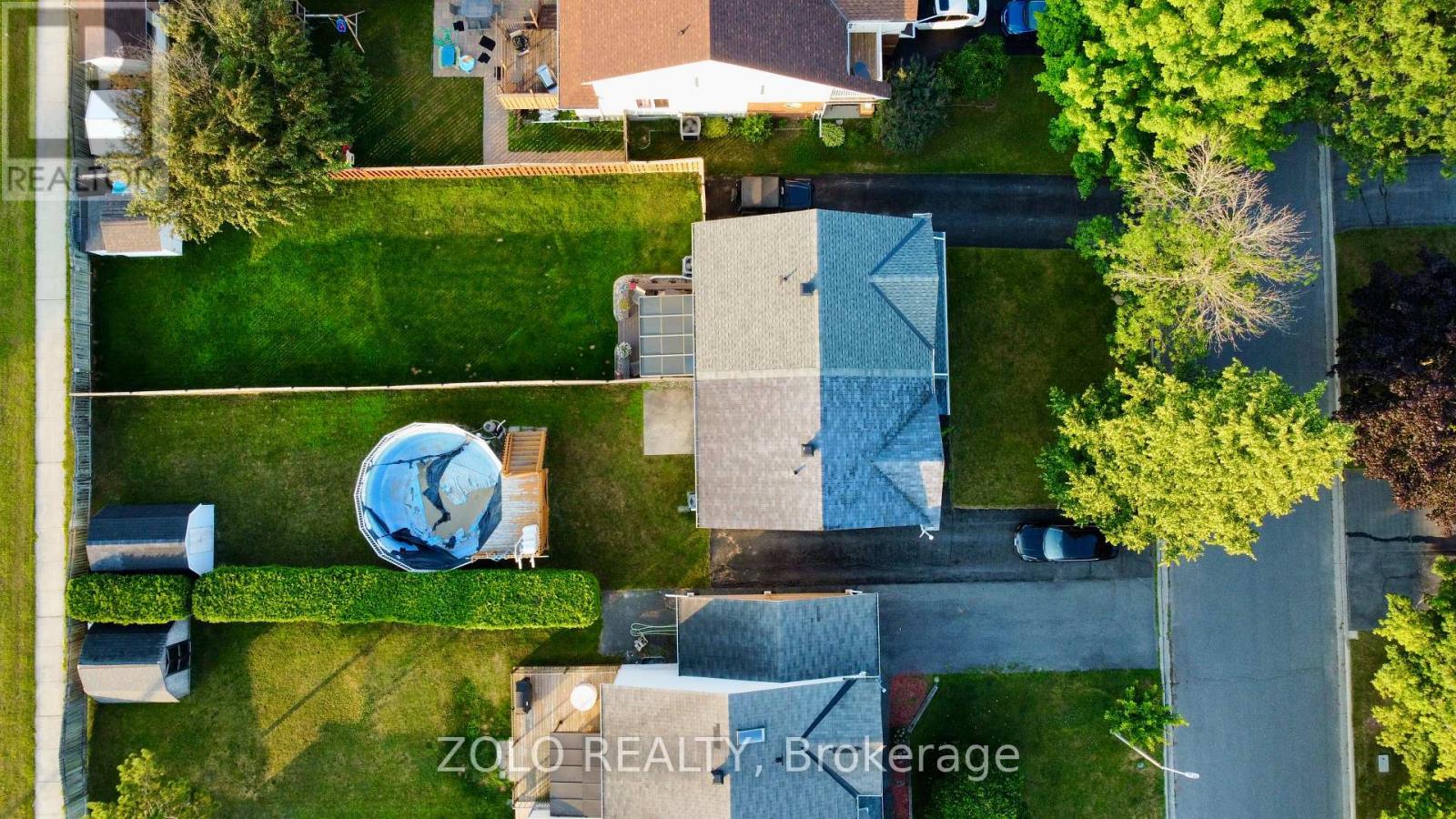 Photo 2 of 2313 Emily Crescent, Cornwall ON