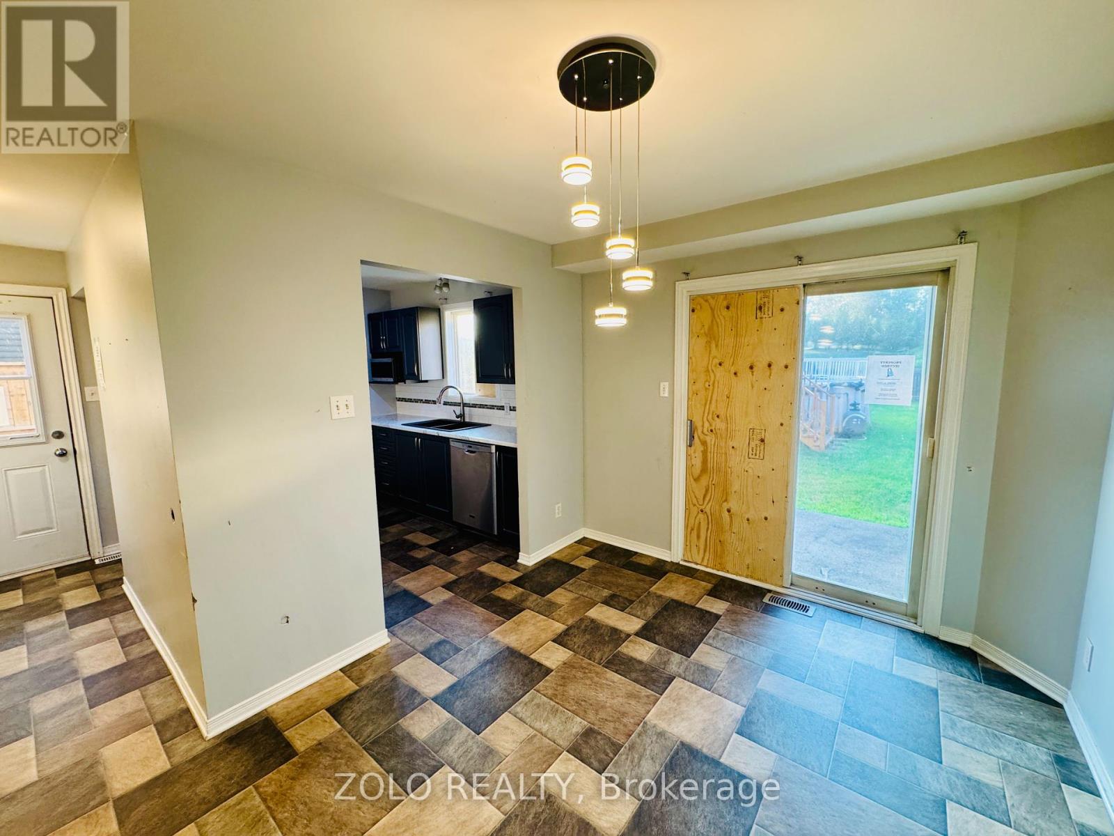 Photo 8 of 2313 Emily Crescent, Cornwall ON