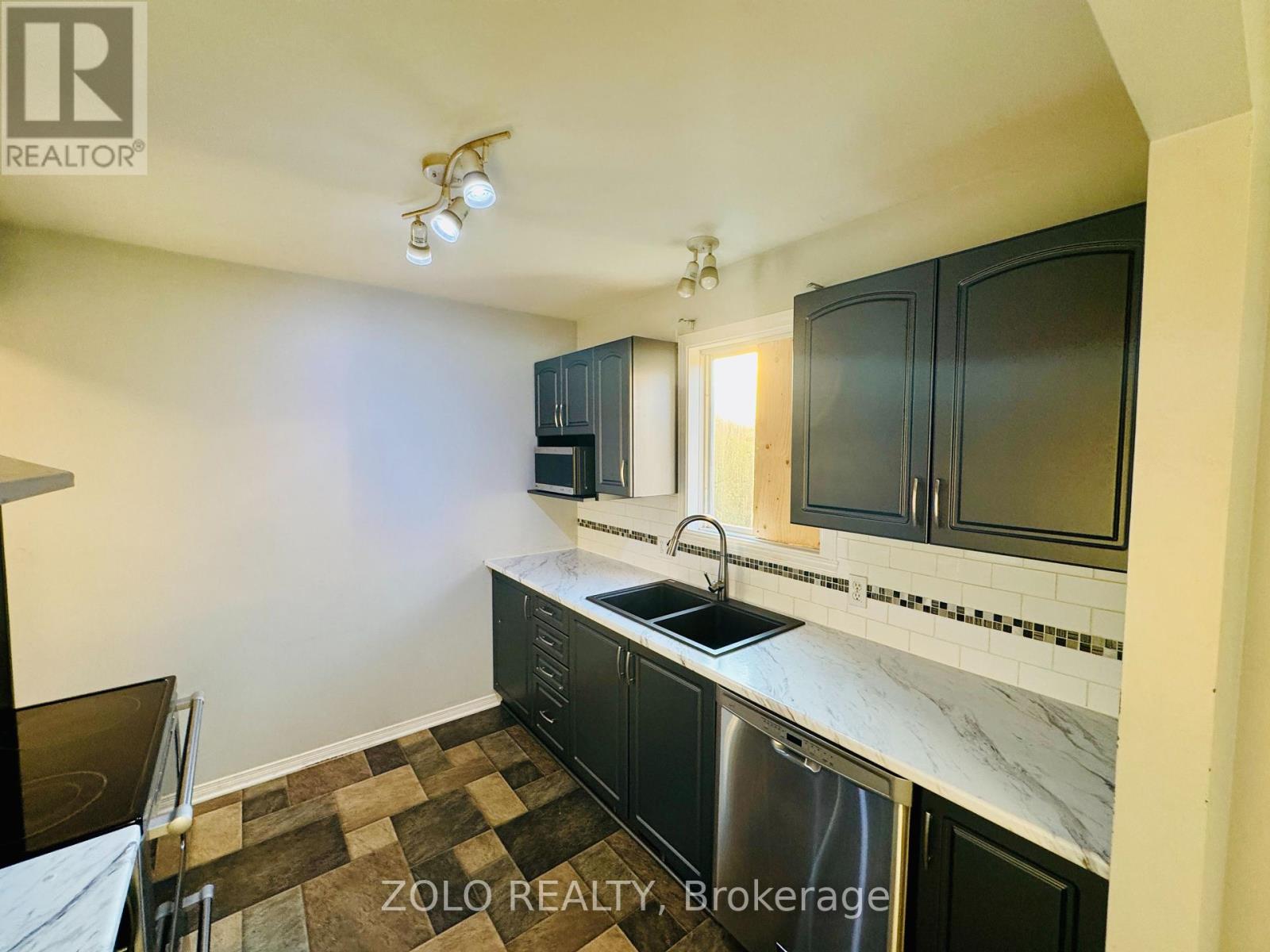 Photo 9 of 2313 Emily Crescent, Cornwall ON