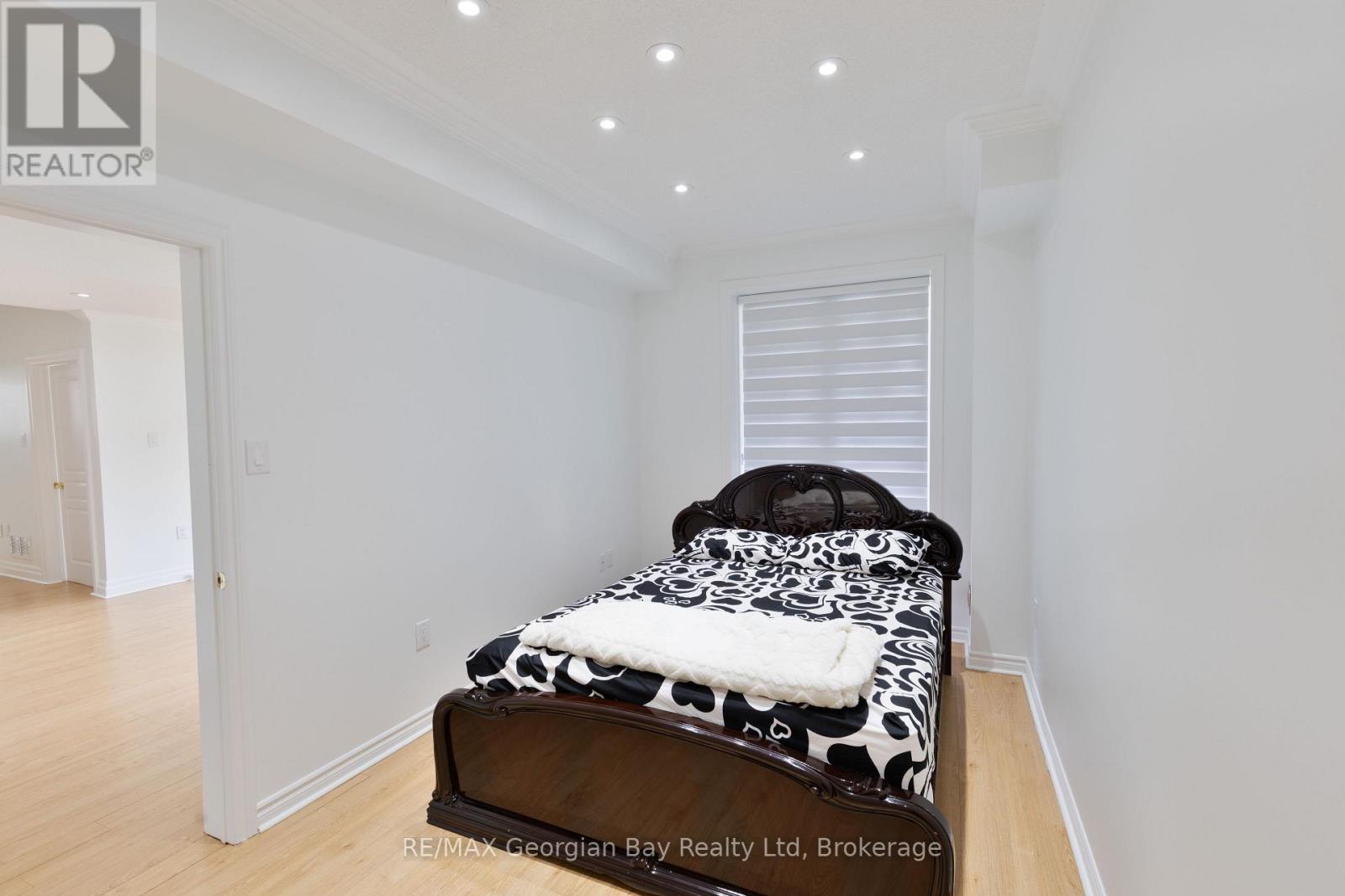 Photo 31 of 369 Aberdeen Boulevard, Midland ON