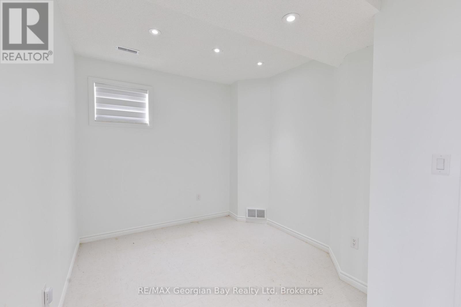 Photo 13 of 369 Aberdeen Boulevard, Midland ON