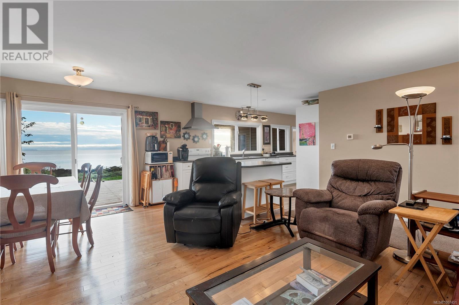 Photo 11 of 4007 Island Hwy S, Campbell River BC