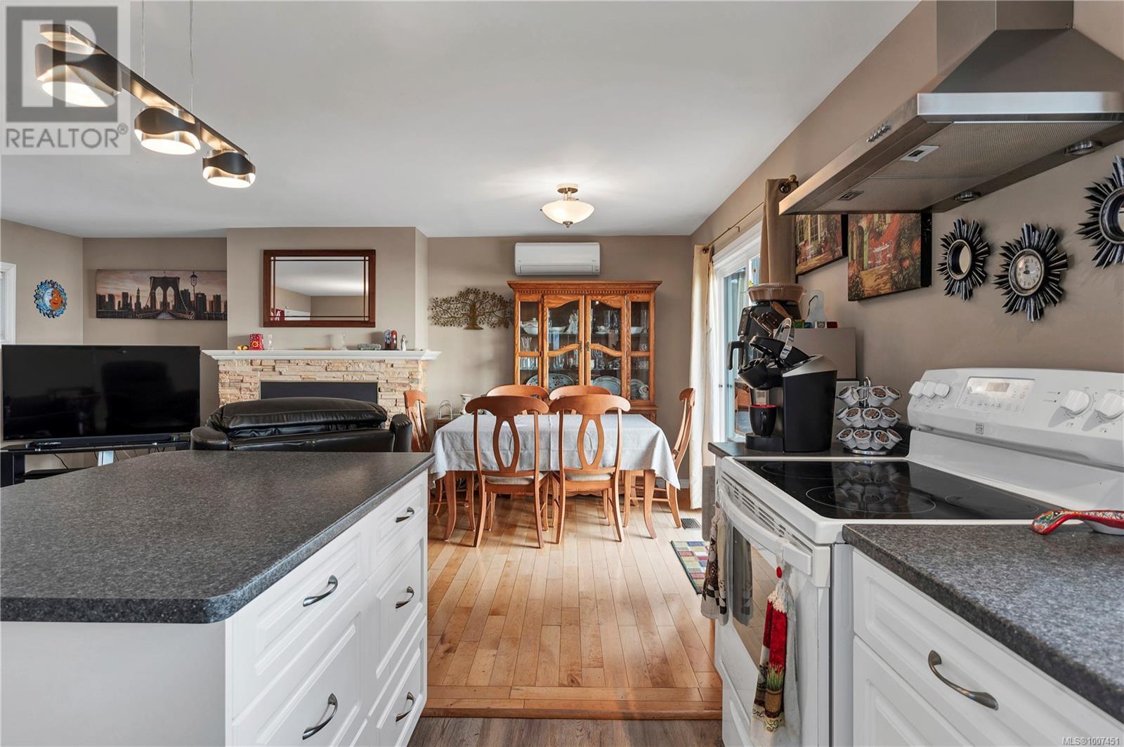 Photo 4 of 4007 Island Hwy S, Campbell River BC