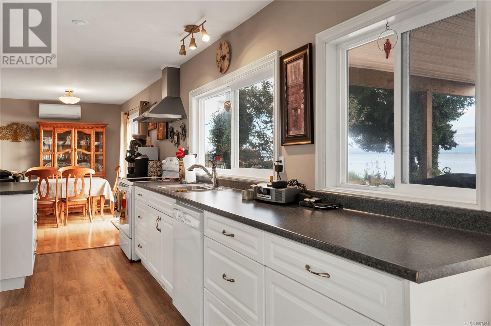 Photo 7 of 4007 Island Hwy S, Campbell River BC
