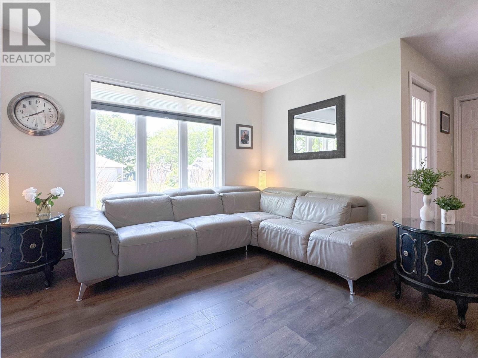 Single Family House for Sale in  Nottingham Avenue Sherwood 