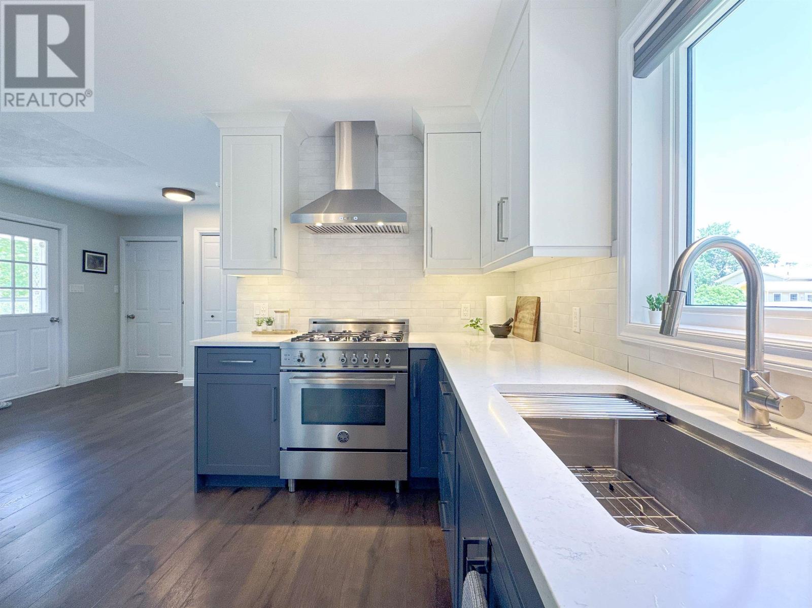 Single Family House for Sale in  Nottingham Avenue Sherwood 