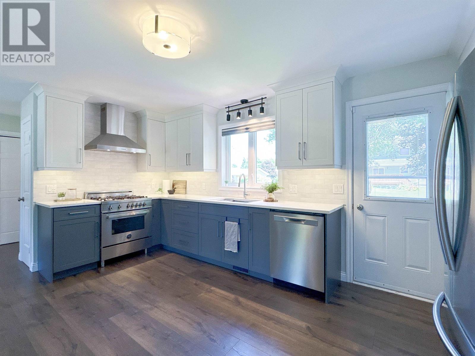 Single Family House for Sale in  Nottingham Avenue Sherwood 