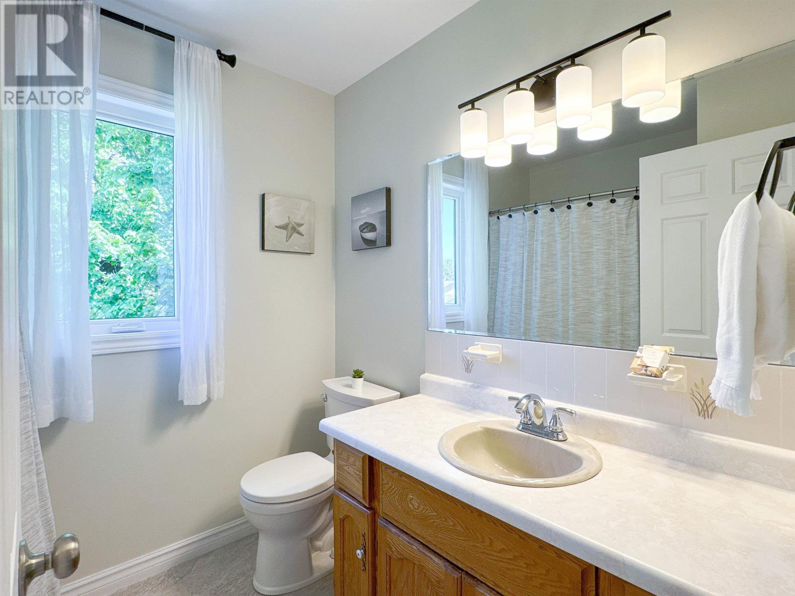 Single Family House for Sale in  Nottingham Avenue Sherwood 