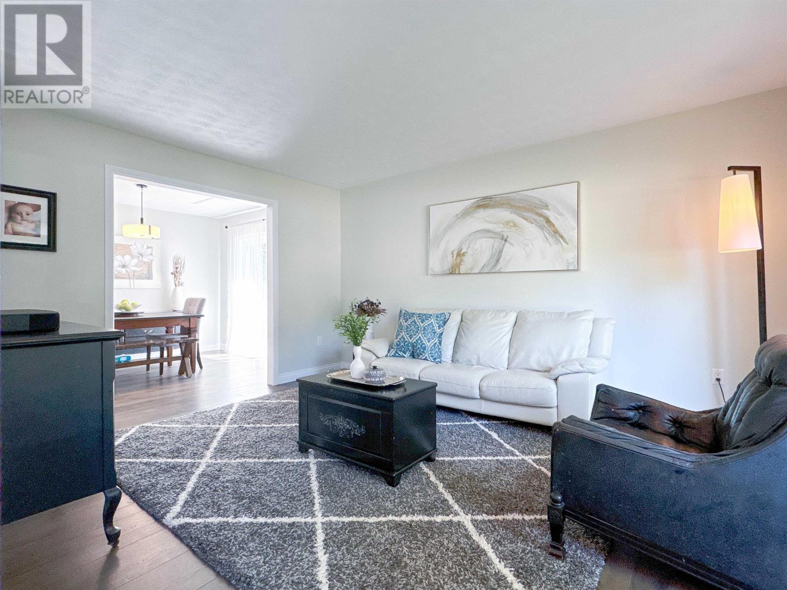 Single Family House for Sale in  Nottingham Avenue Sherwood 