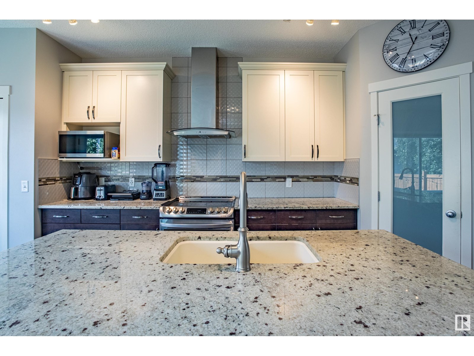 Photo 11 of 2407 Casey Link Sw, Edmonton AB