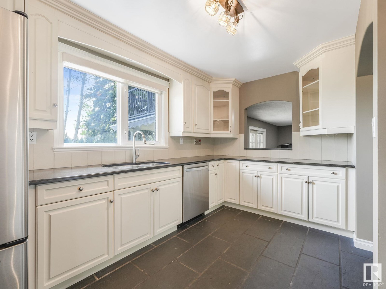 Photo 14 of 123 Fairway Dr Nw, Edmonton AB