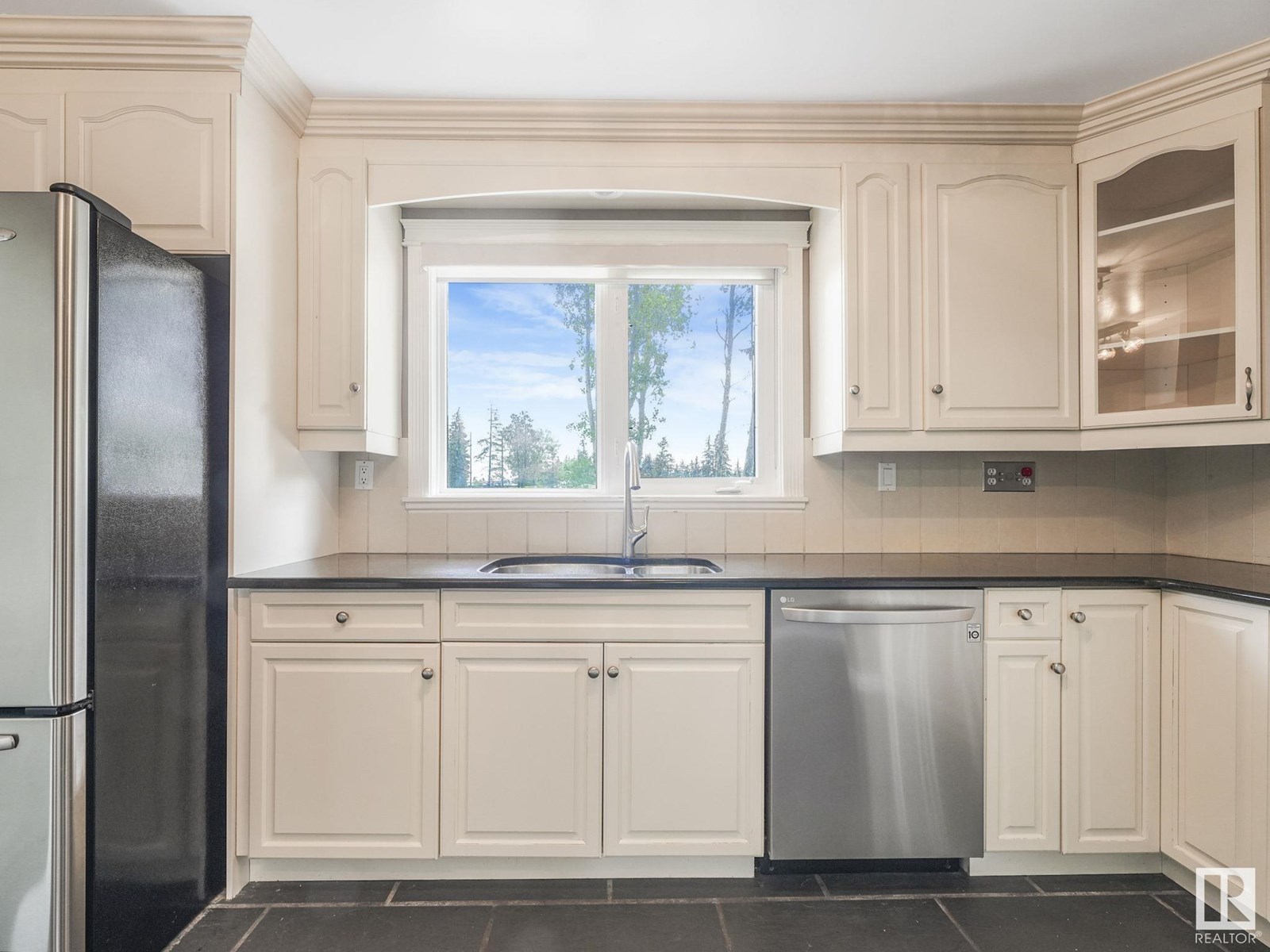 Photo 15 of 123 Fairway Dr Nw, Edmonton AB