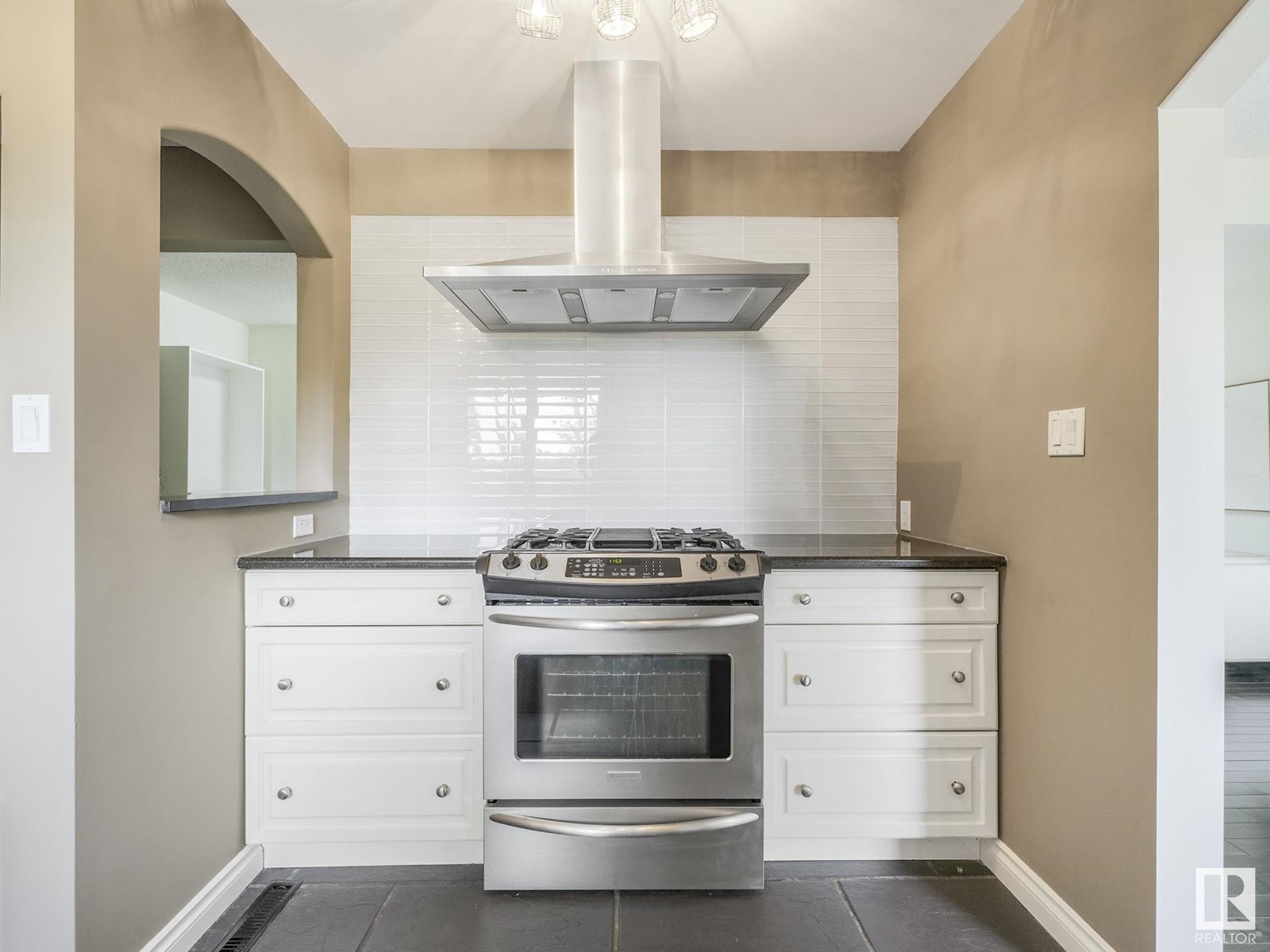 Photo 16 of 123 Fairway Dr Nw, Edmonton AB