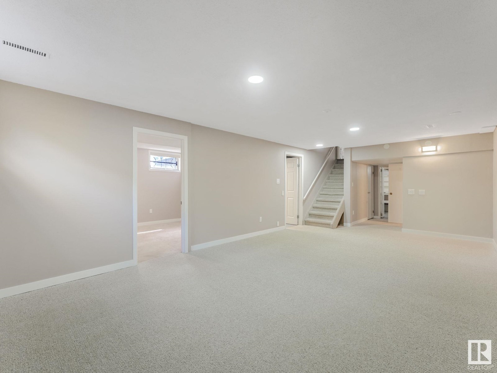 Photo 32 of 123 Fairway Dr Nw, Edmonton AB