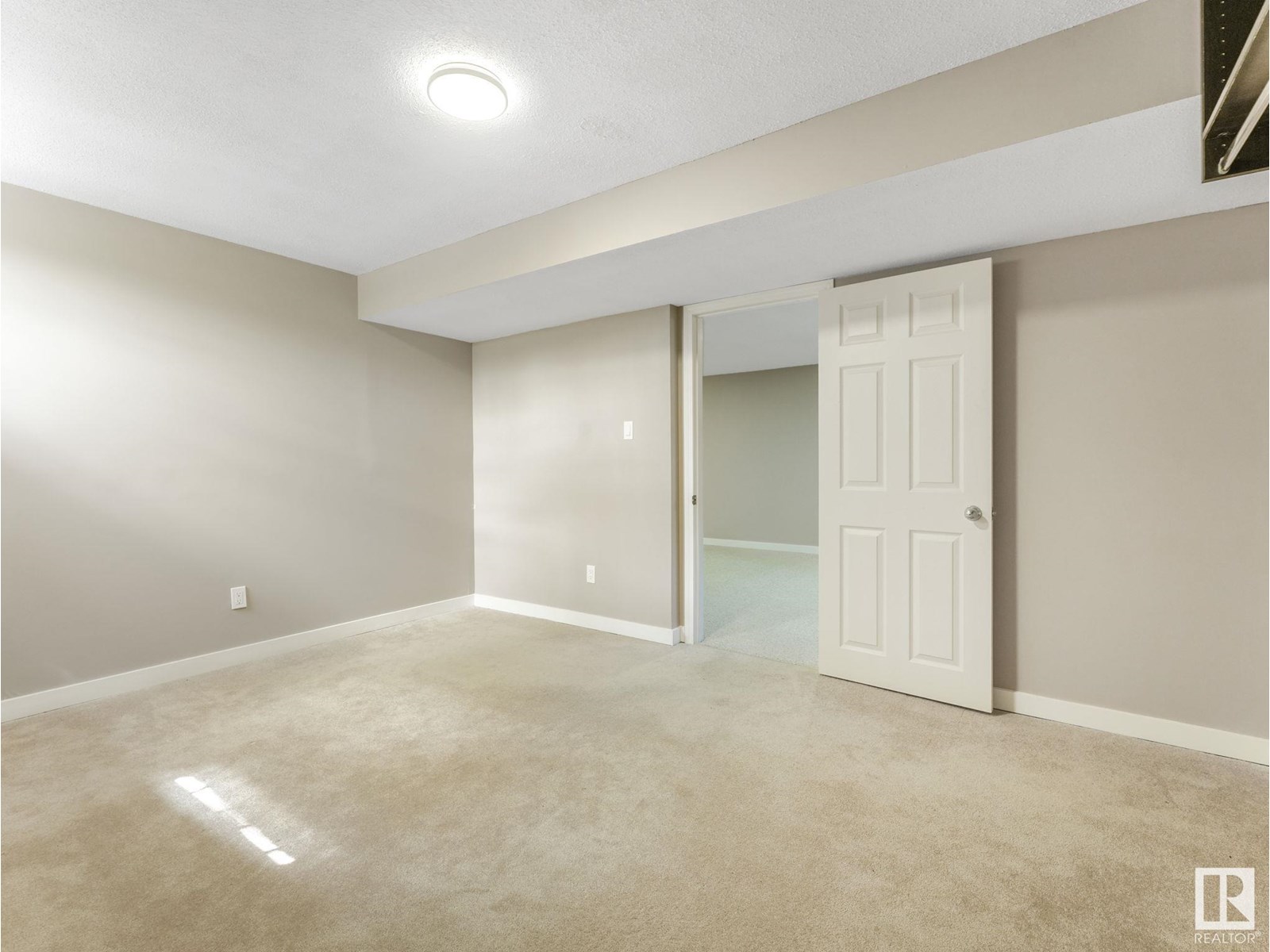 Photo 34 of 123 Fairway Dr Nw, Edmonton AB