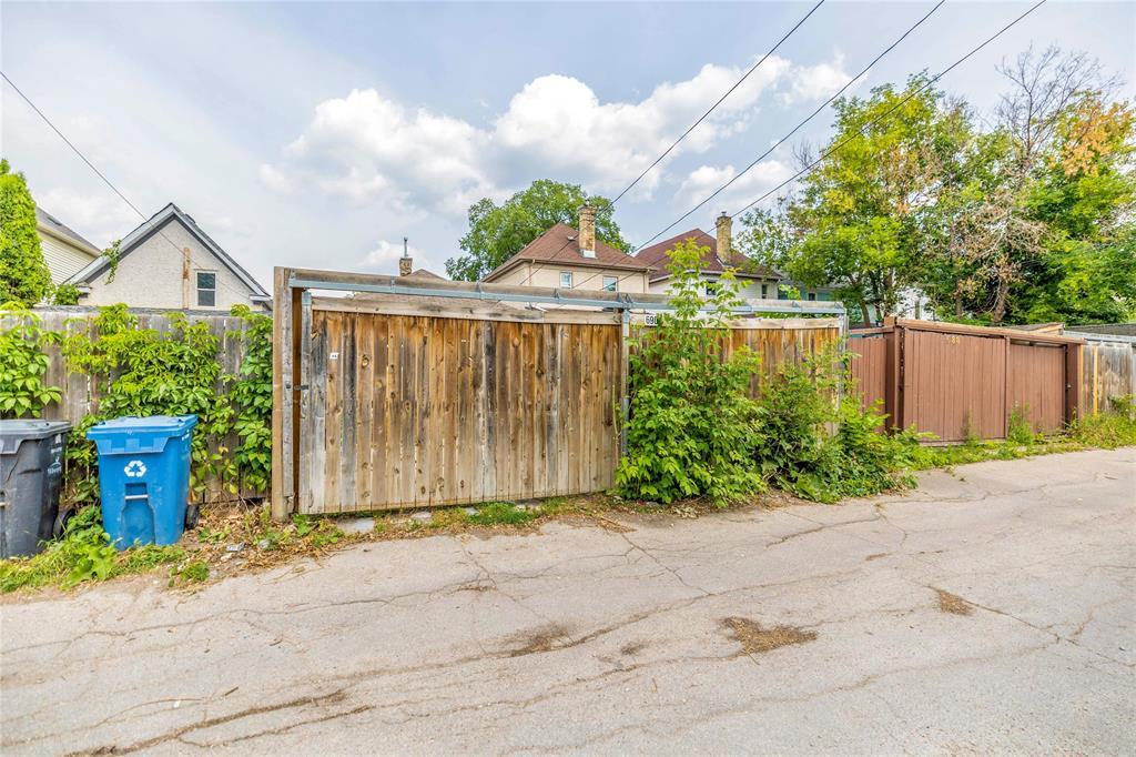 Photo 22 of 690 Victor Street, Winnipeg MB