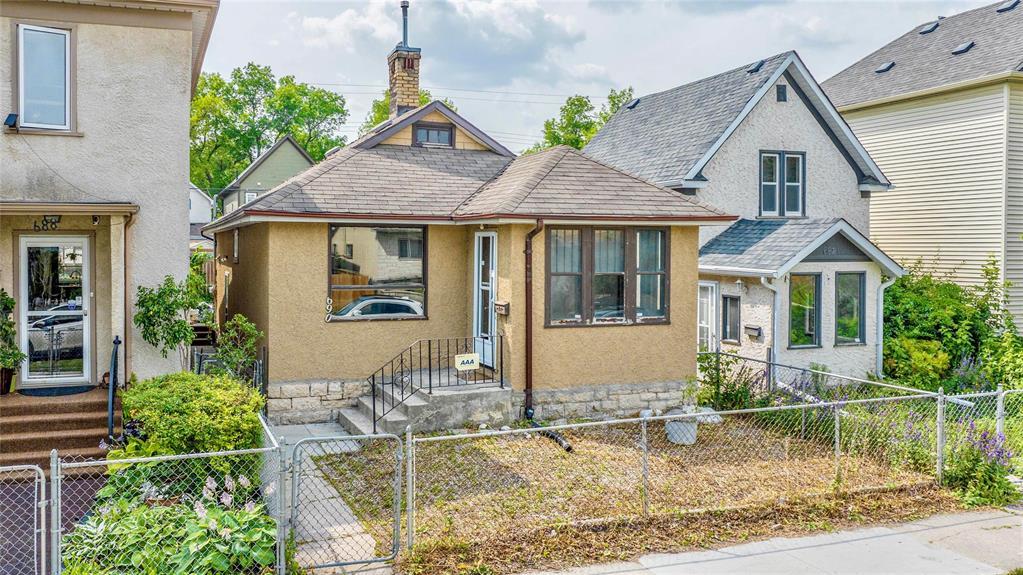 Photo 1 of 690 Victor Street, Winnipeg MB