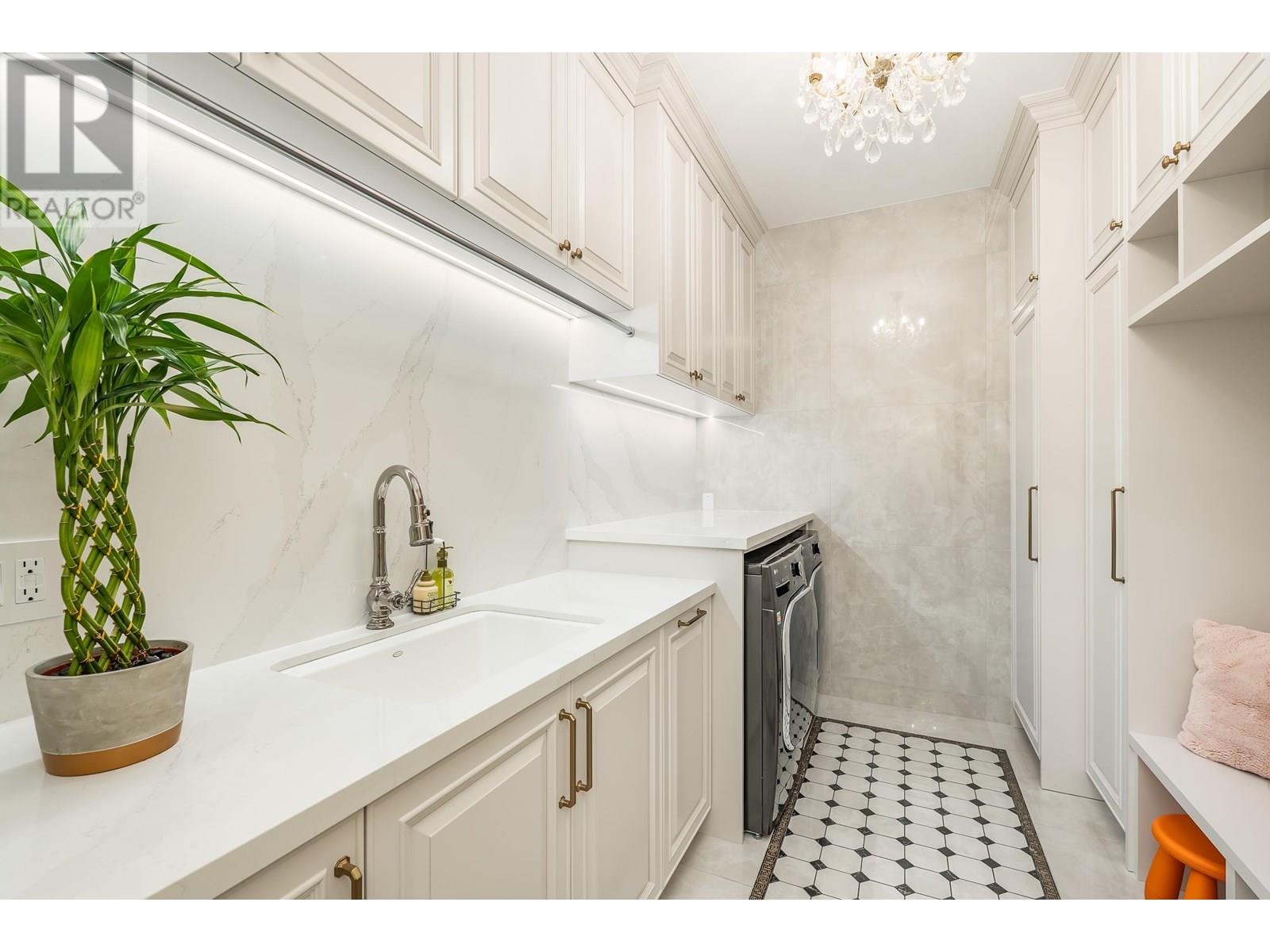 839 EYREMOUNT DRIVE, West Vancouver