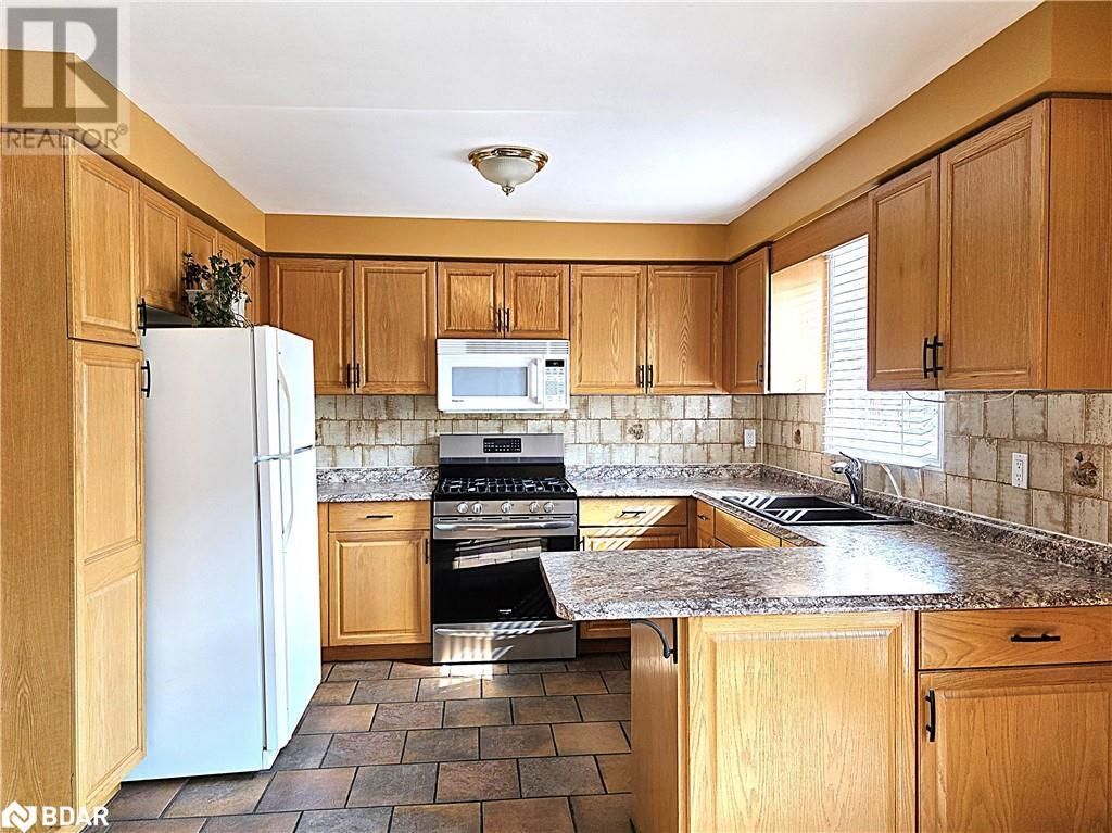 Photo 10 of 32 Carter Crescent, Orillia ON