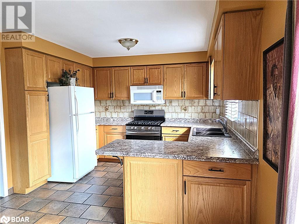 Photo 11 of 32 Carter Crescent, Orillia ON