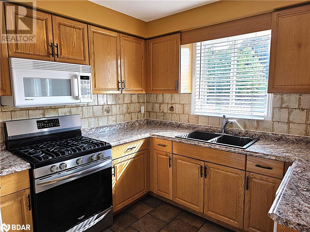 Photo 12 of 32 Carter Crescent, Orillia ON