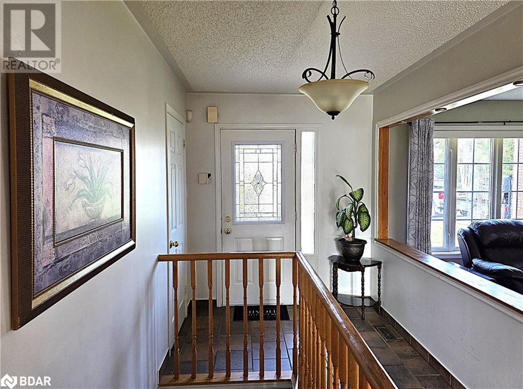 Photo 2 of 32 Carter Crescent, Orillia ON