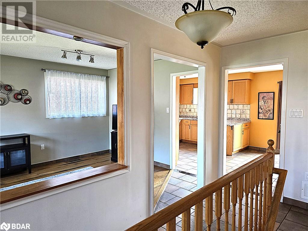 Photo 8 of 32 Carter Crescent, Orillia ON