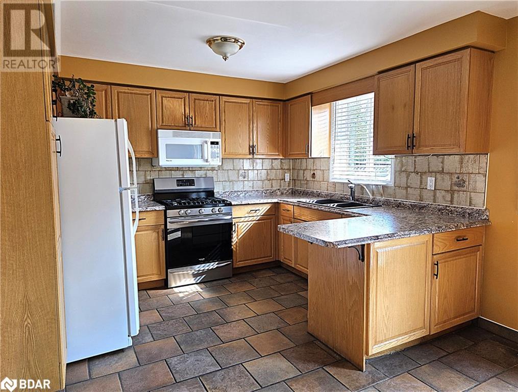 Photo 9 of 32 Carter Crescent, Orillia ON