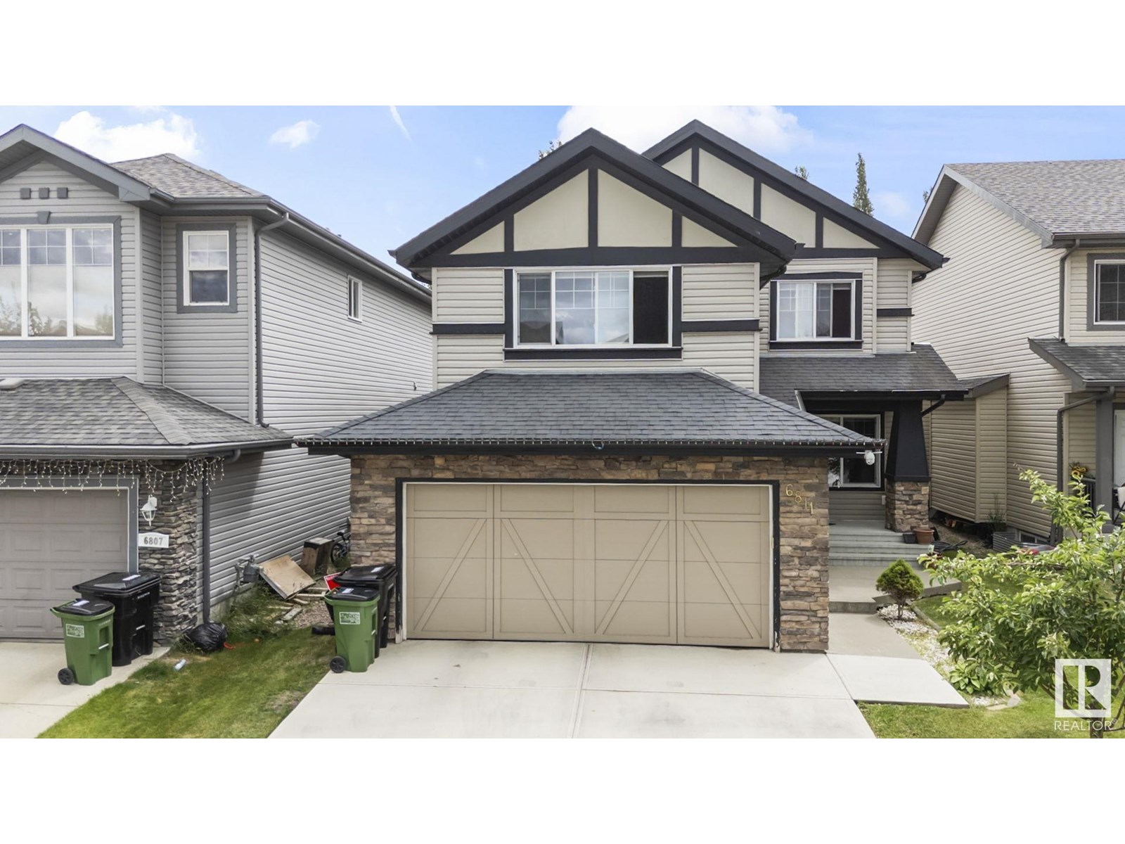 Photo 3 of 6811 19 Av Sw Sw, Edmonton AB