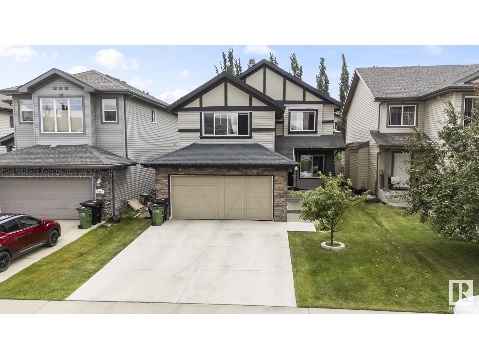 Photo 2 of 6811 19 Av Sw Sw, Edmonton AB