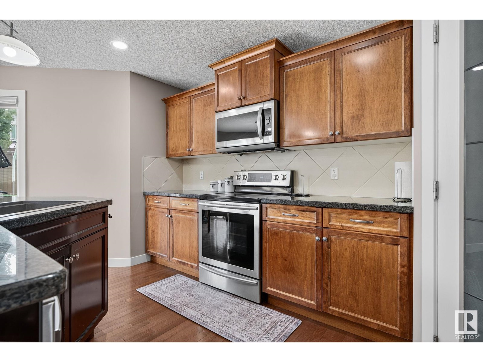 Photo 22 of 6811 19 Av Sw Sw, Edmonton AB