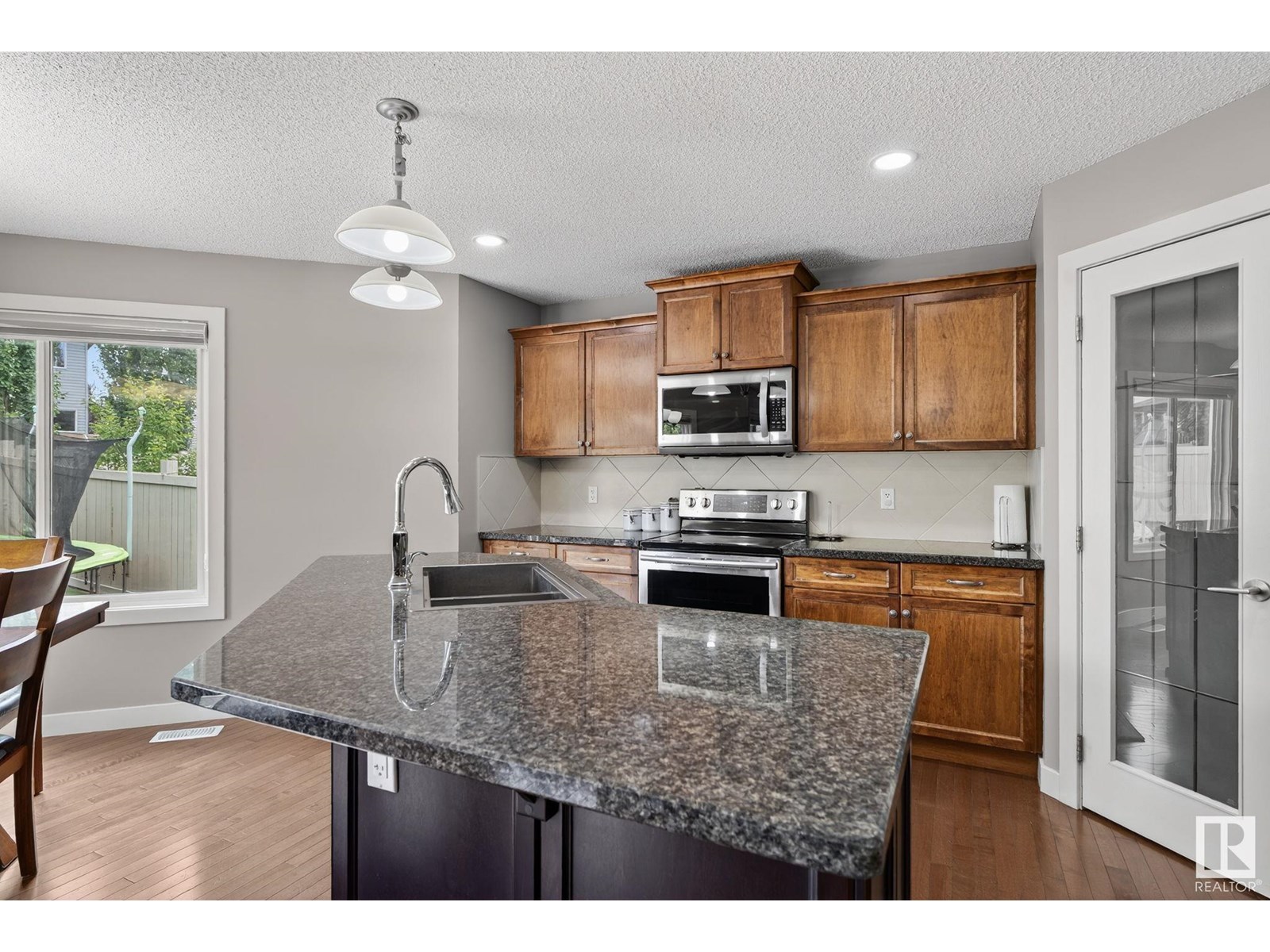 Photo 23 of 6811 19 Av Sw Sw, Edmonton AB