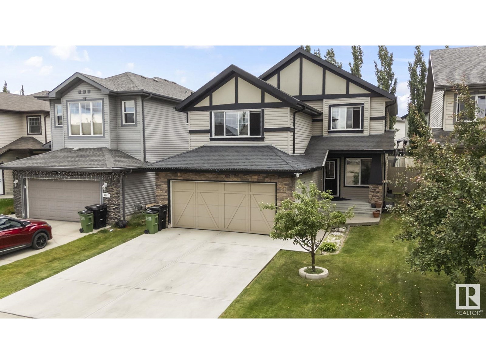 Photo 5 of 6811 19 Av Sw Sw, Edmonton AB