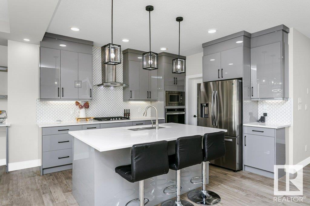Photo 10 of 20916 131 Av Nw Nw, Edmonton AB