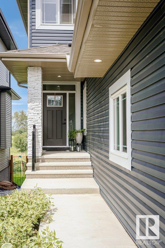 Photo 3 of 20916 131 Av Nw Nw, Edmonton AB