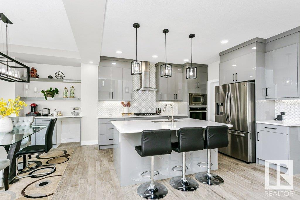 Photo 9 of 20916 131 Av Nw Nw, Edmonton AB