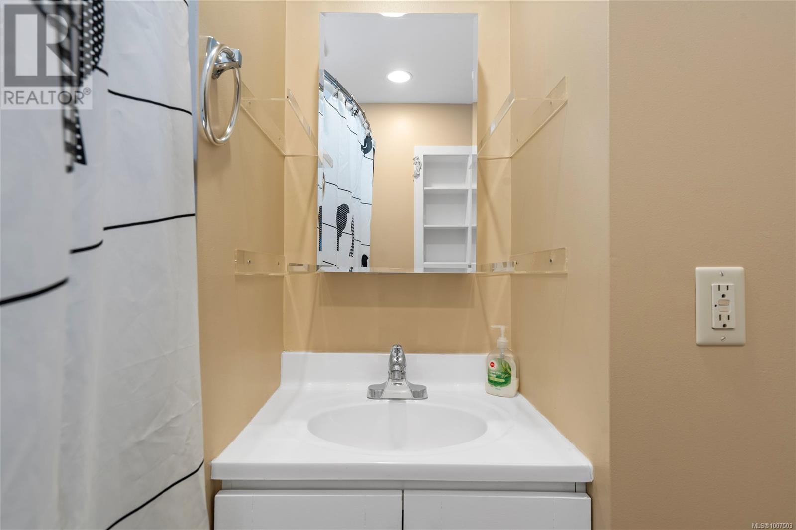 Photo 13 of 3773 14th Ave, Port Alberni BC